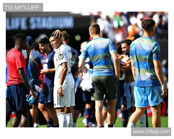 足球明星捂耳朵的精彩瞬间合集展示他们的情感与反应