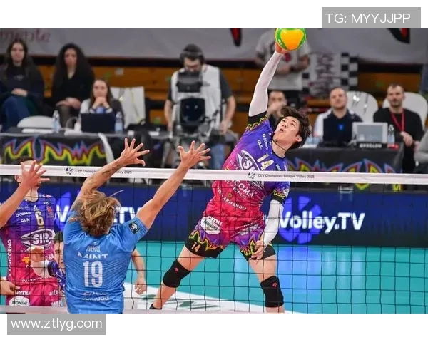 最帅足球明星与日本男排的精彩交锋与合作之旅
