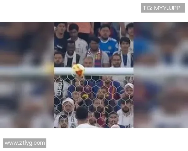 足球明星在绿茵场上的激情时刻尽显风采与魅力的精彩瞬间